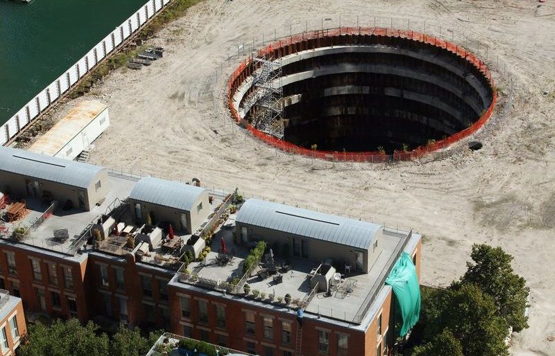 Hellooooooo? (Image: Santiago Calatrava - Chicago Fordham Spire 停擺之工地)